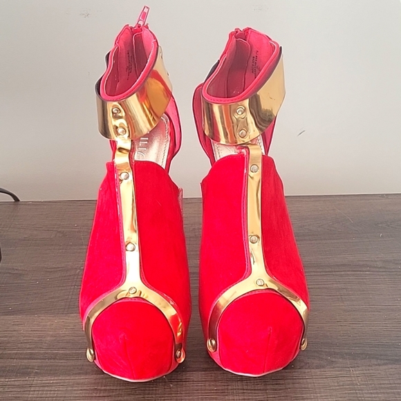 Liliana Shoes - Liliana Red & Gold Closed Toe Stilletto Heels size 10